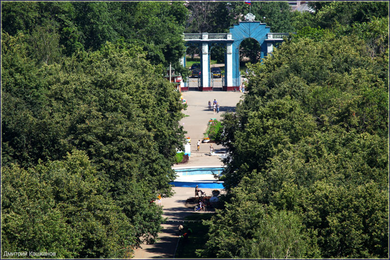Главный вход в парк. Автозаводский парк Нижнего Новгорода. Фото