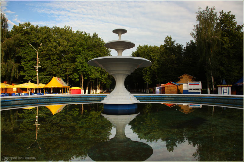 Большой фонтан не работает. Автозаводский парк Нижнего Новгорода. Фото