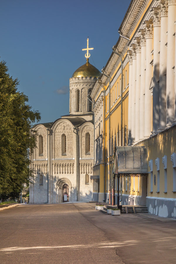 Здание палат и Дмитриевский собор. Фото Владимира