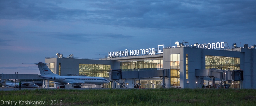 Фото вечернего аэропорта Стригино. Нижний Новгород