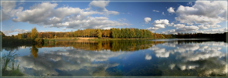 Осеннее озеро. Пейзажи осени. Панорамные фотографии высокого разрешения. Фотопанорамы