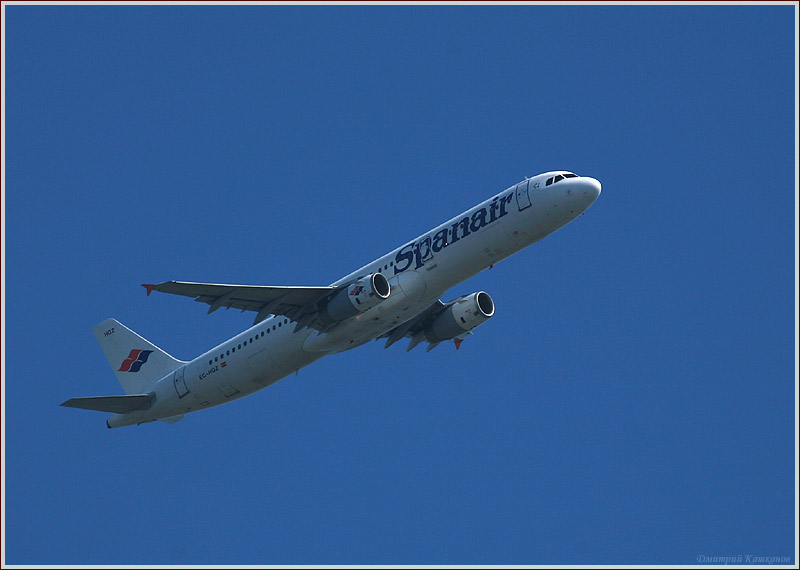 Spanair. Airbus. Фото пассажирских самолетов в небе