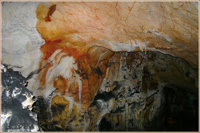 Тьма пещеры. Пещера Эмине Баир Хосар в Крыму. Фото пещер