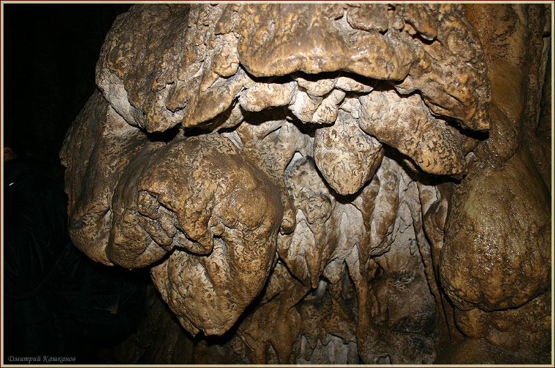 Натечные известковые отложения. Пещера Эмине Баир Хосар в Крыму. Фото пещер