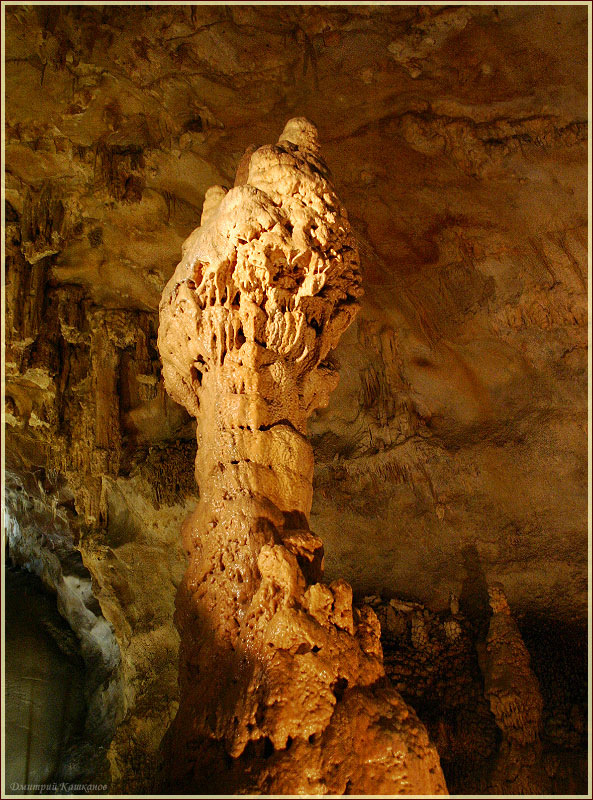 Фотографии больших сталагмитов. Пещера Эмине Баир Хосар в Крыму. Фото пещер