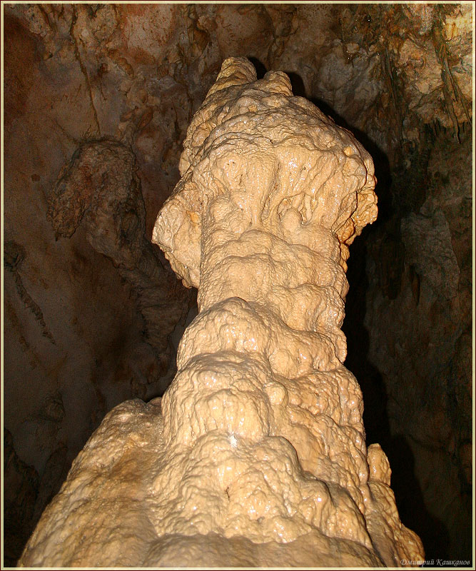 Гигантский сталагмит. Фотографии сталагмитов. Пещера Эмине Баир Хосар в Крыму. Фото пещер